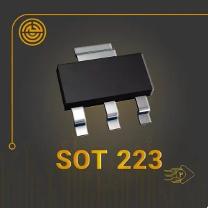 نمای نزدیک پکیج ترانزیستور SOT223 روی پس‌زمینه تیره