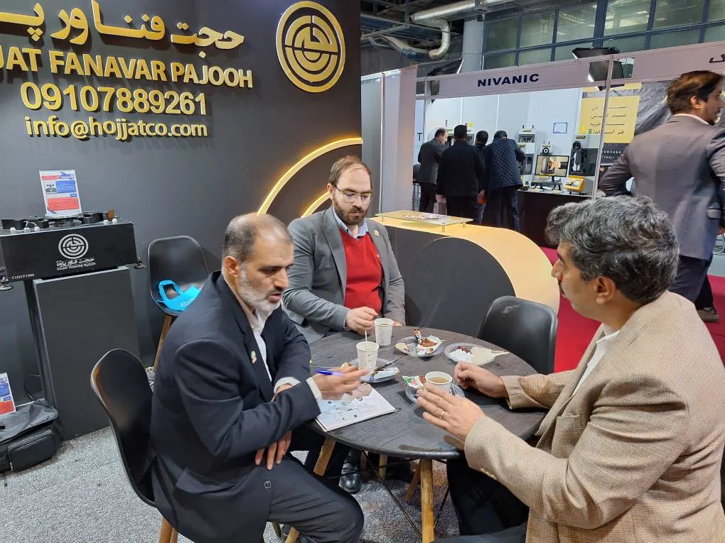 بررسی فرصتهای همکاری در غرفه حجت فناور پژوه (ایرانساخت ۱۴۰۴)